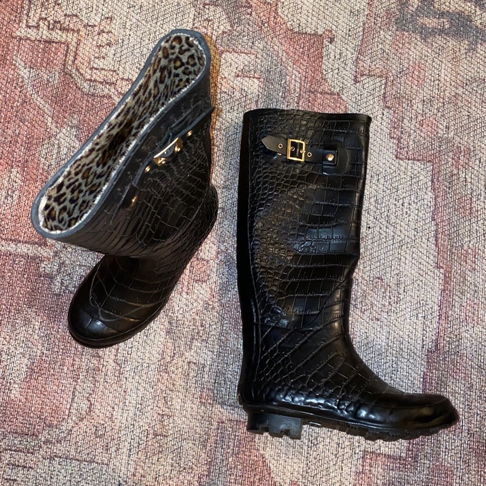 Black snakeskin rain boots size 6